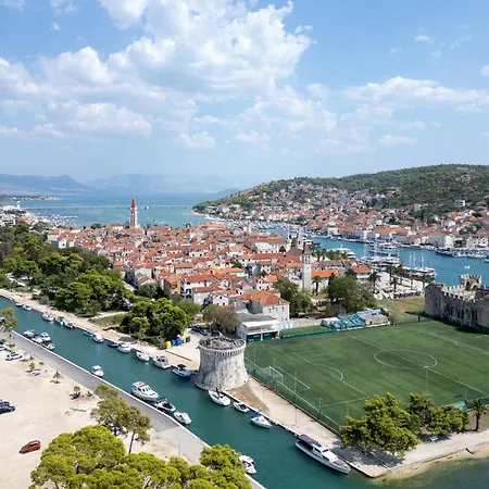 Apartments With Parking Space Trogir - 9455