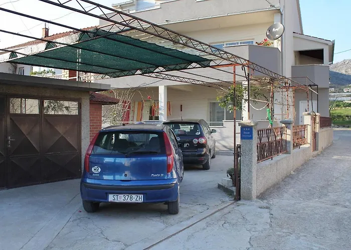 Apartment Apartments With Parking Space Trogir - 9455