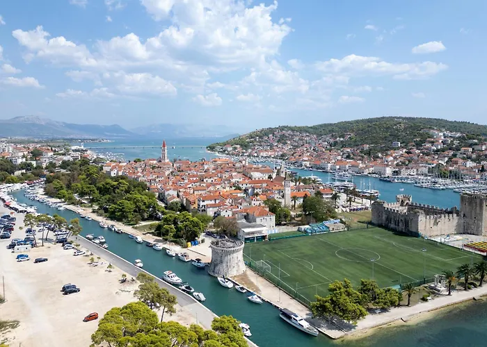Apartments With Parking Space Trogir - 9455